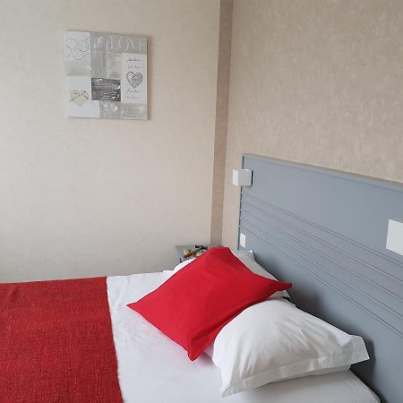 Hotel Le Roudou ฟุยส์นอง ภายนอก รูปภาพ