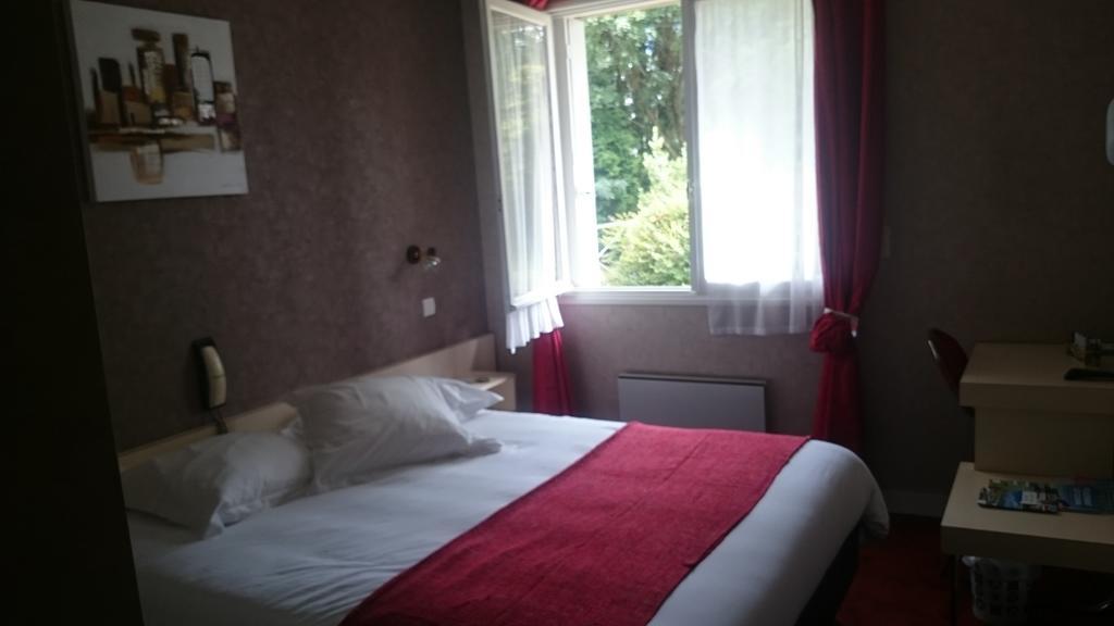 Hotel Le Roudou ฟุยส์นอง ภายนอก รูปภาพ