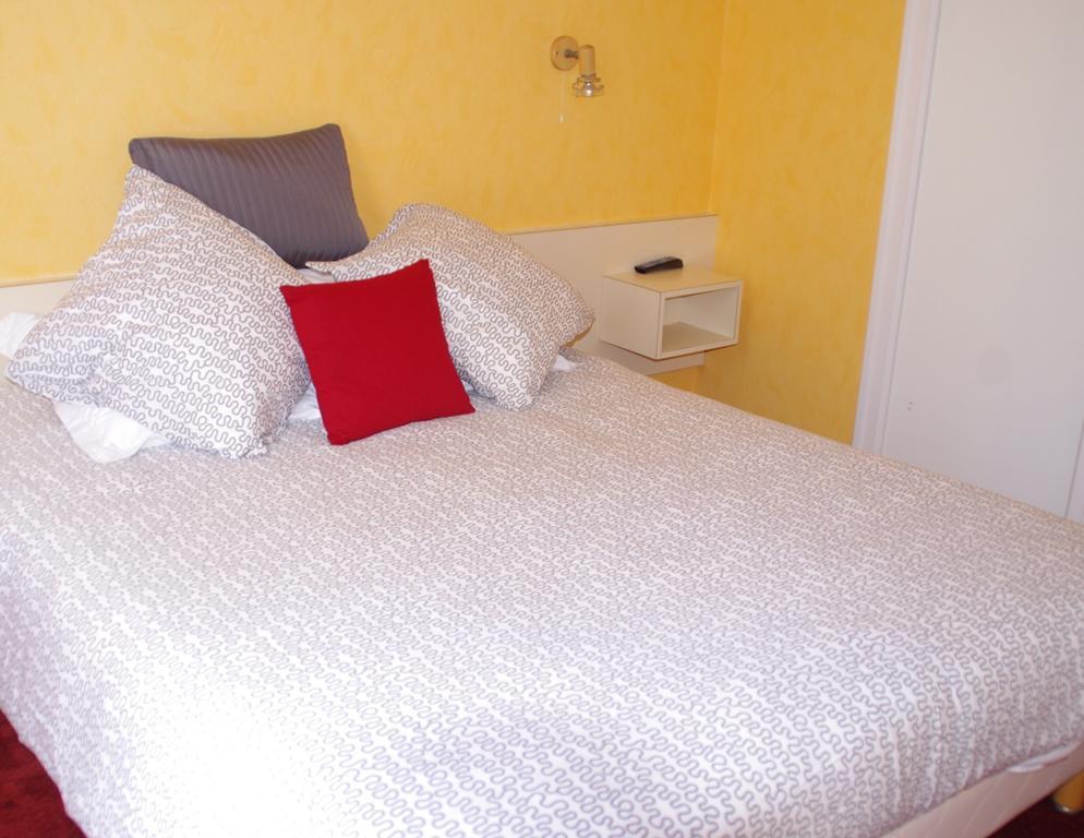 Hotel Le Roudou ฟุยส์นอง ภายนอก รูปภาพ