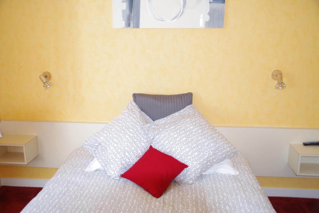 Hotel Le Roudou ฟุยส์นอง ภายนอก รูปภาพ