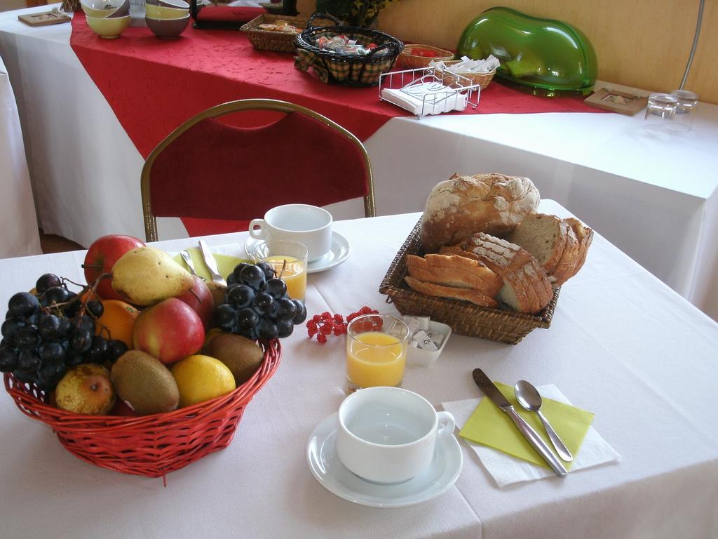 Hotel Le Roudou ฟุยส์นอง ภายนอก รูปภาพ