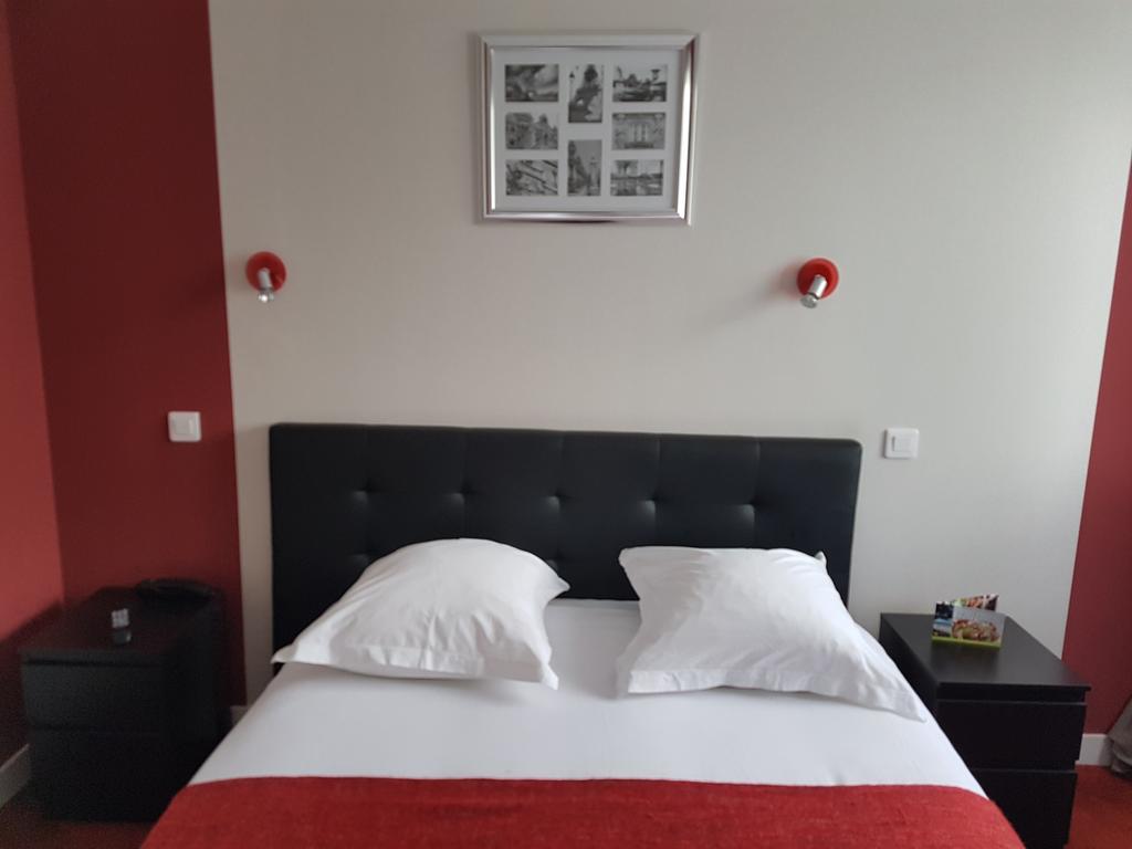 Hotel Le Roudou ฟุยส์นอง ภายนอก รูปภาพ