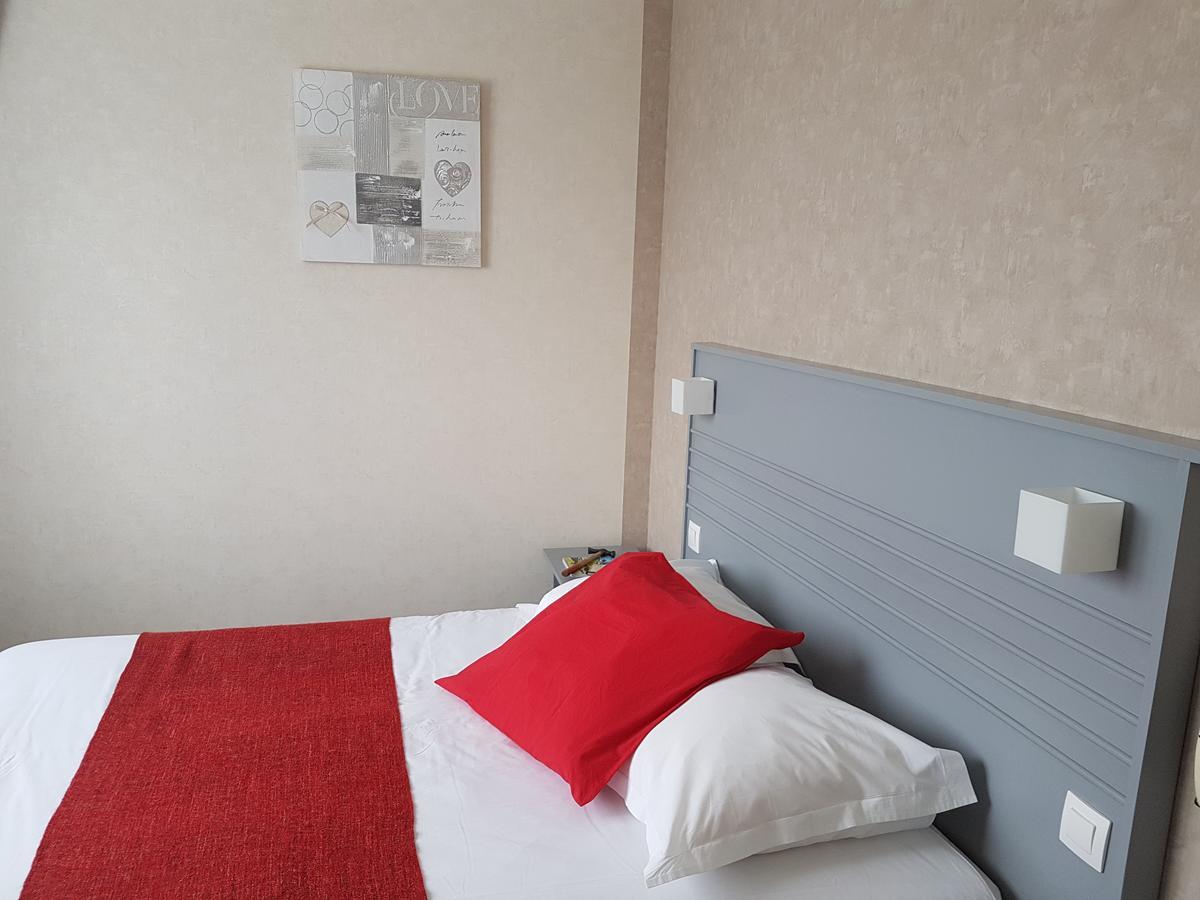 Hotel Le Roudou ฟุยส์นอง ภายนอก รูปภาพ