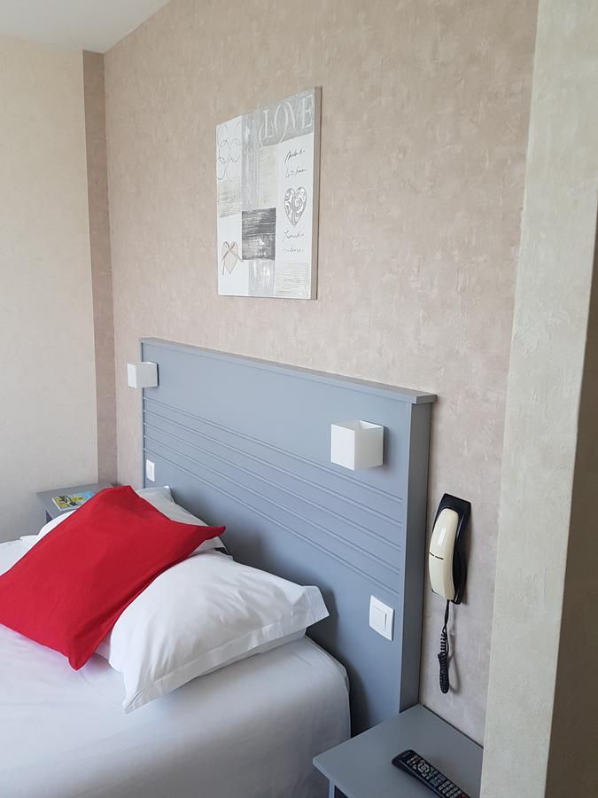 Hotel Le Roudou ฟุยส์นอง ภายนอก รูปภาพ